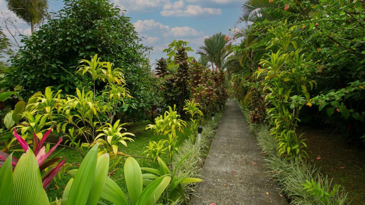 Hotel Rancho Cerro Azul La Fortuna Exterior photo